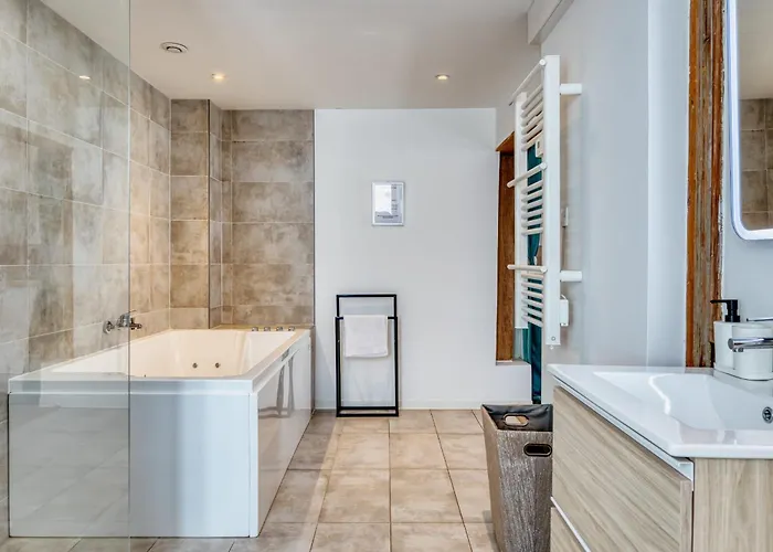 Apartment Authentique 3 Nid Urbain Au Charme Envoutant En Plein Coeur De