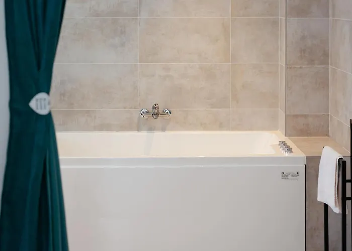 Apartment Authentique 3 Nid Urbain Au Charme Envoutant En Plein Coeur De *